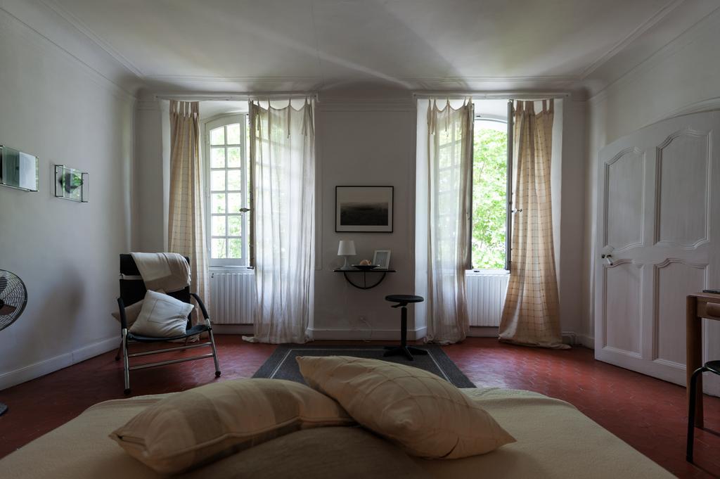 L'Enclos Lorgues Pokoj fotografie